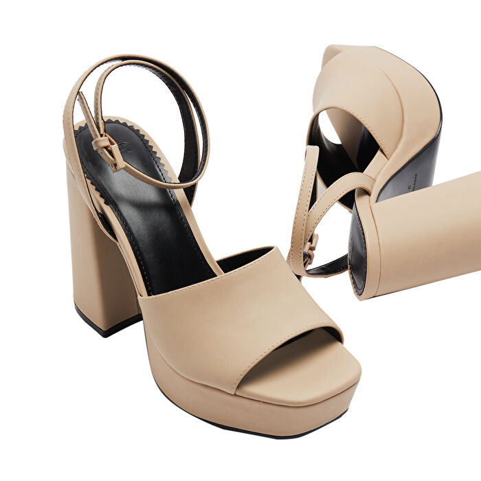 Yüksek Topuklu Nude Sandalet
