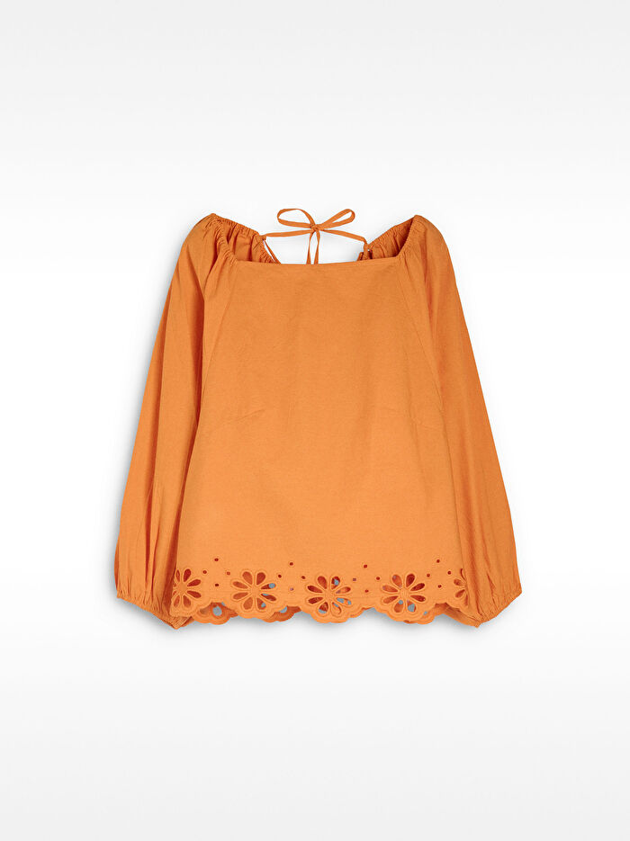 Delikli Nakışlı Bluz