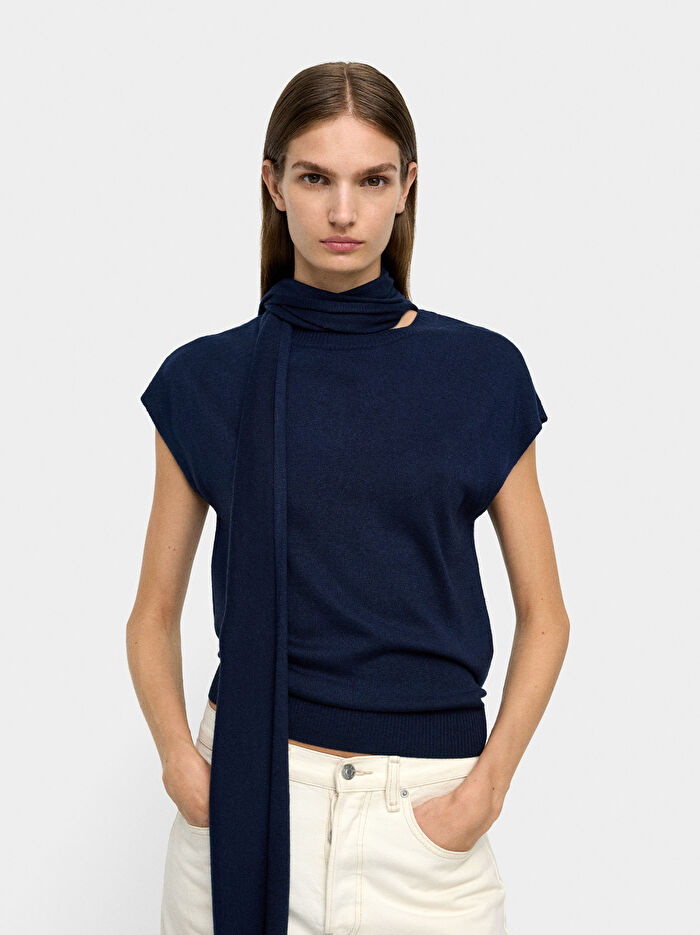 Boyun Bağlı Örme Yelek