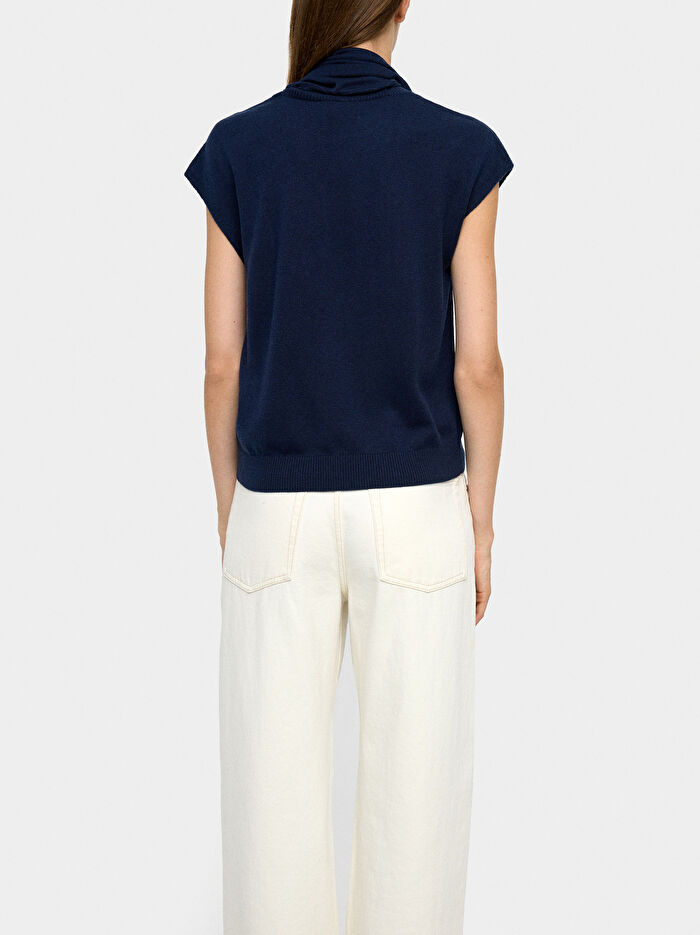 Boyun Bağlı Örme Yelek