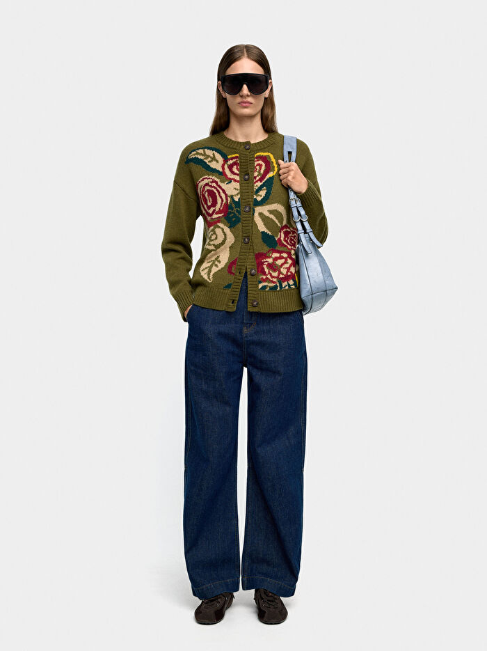 Çiçek Desenli Jakarlı Örme Hırka