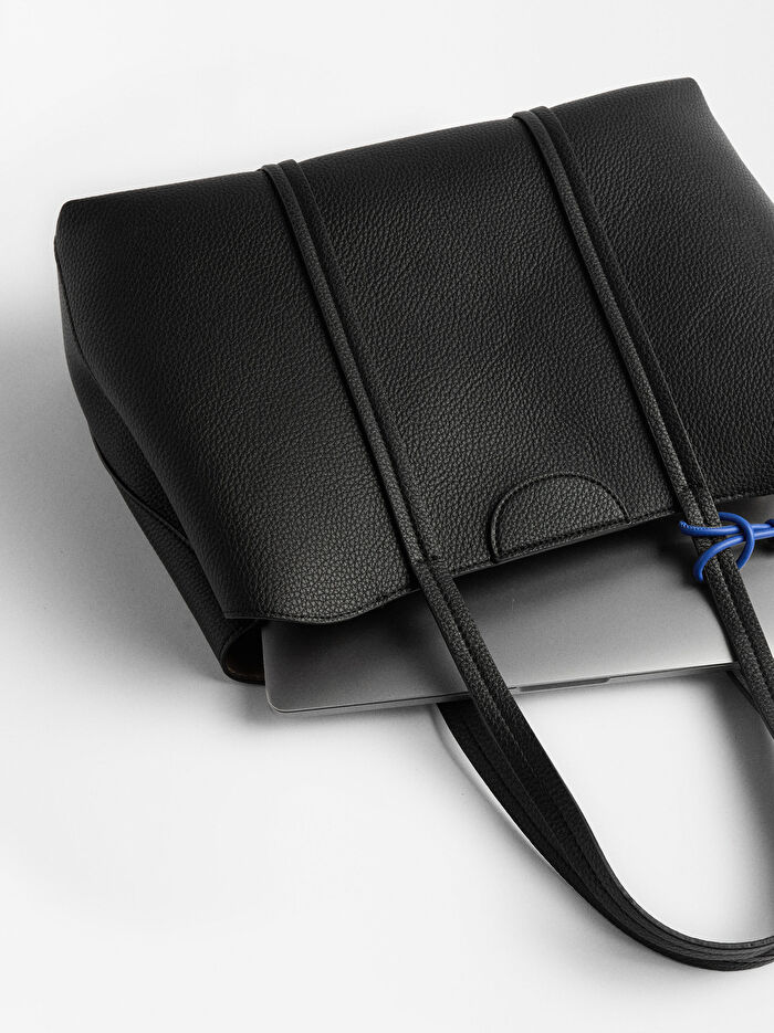 Charm'lı Laptop Çantası