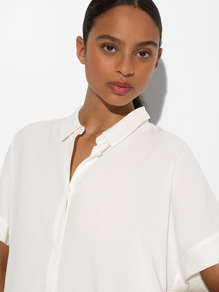 Düğmeli Kısa Kollu Gömlek