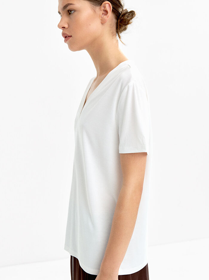 V-Yaka Basic T-shirt