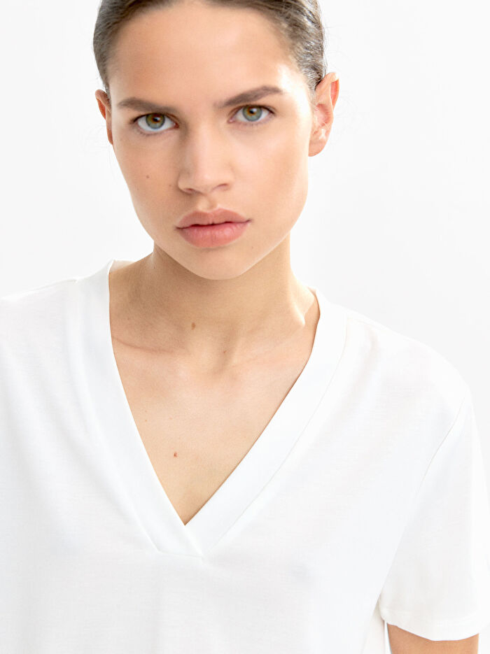 V-Yaka Basic T-shirt