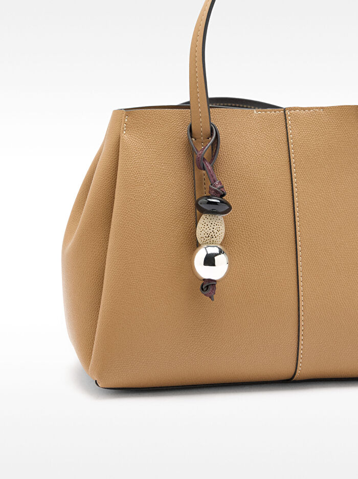 Dokulu ve Charm'lı Tote Çanta