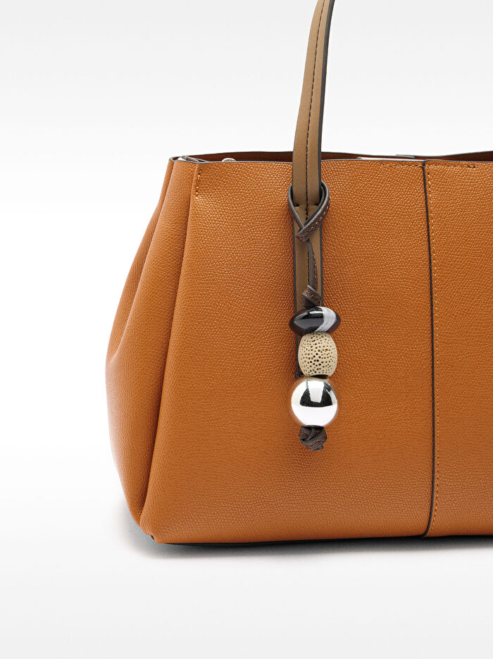 Dokulu ve Charm'lı Tote Çanta