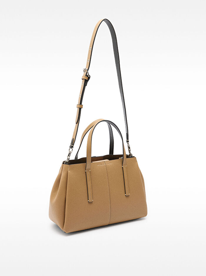 Dokulu ve Charm'lı Tote Çanta