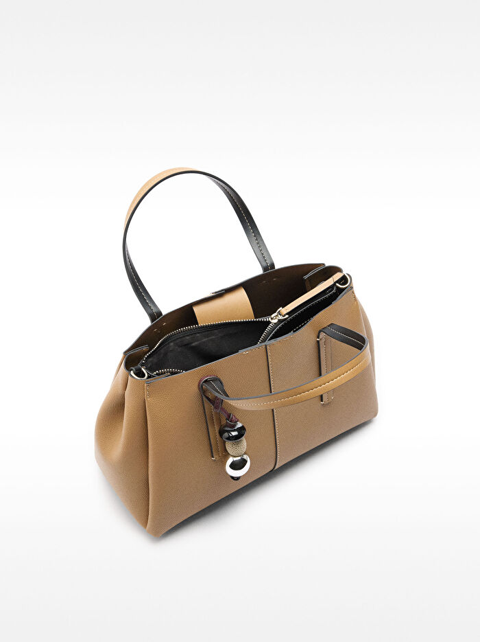 Dokulu ve Charm'lı Tote Çanta