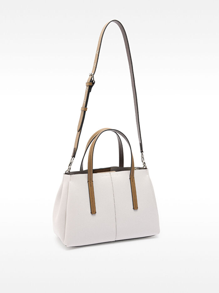 Dokulu ve Charm'lı Tote Çanta