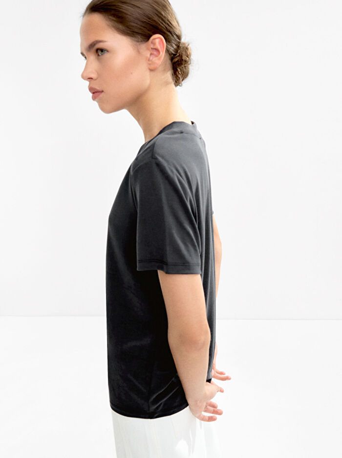 V-Yaka Basic T-shirt