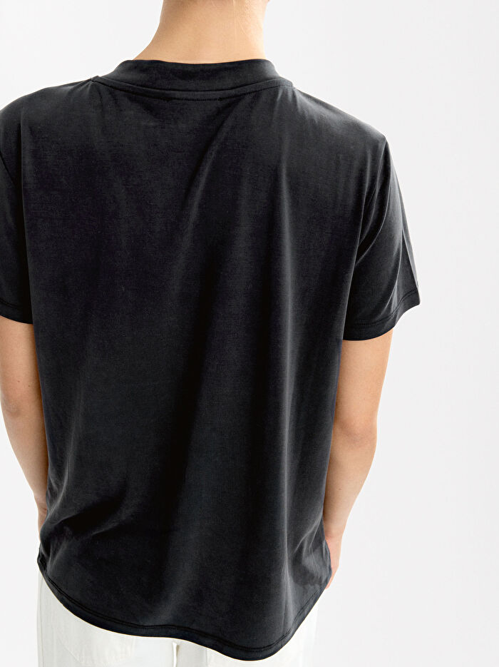 V-Yaka Basic T-shirt