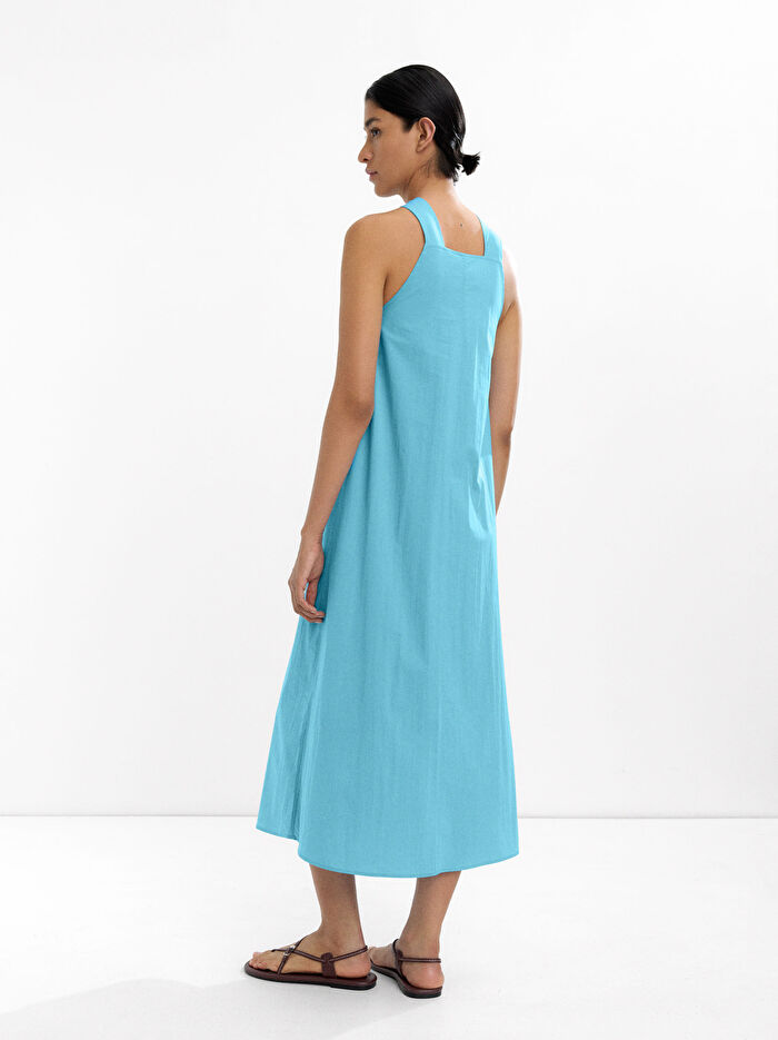 Halter Yaka Dökümlü Elbise