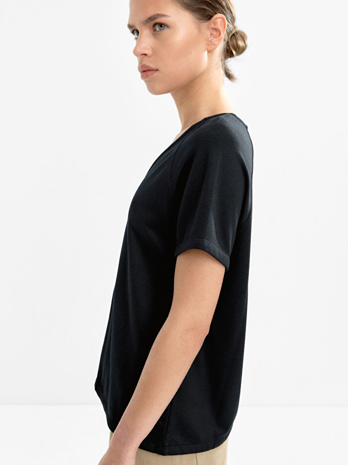 V-Yaka Basic T-shirt