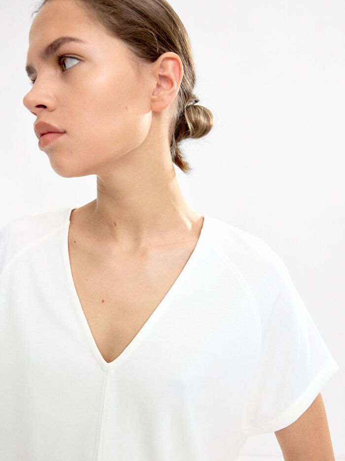 V-Yaka Basic T-shirt