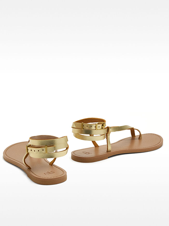 Metal Kayışlı Düz ​​Deri Sandalet