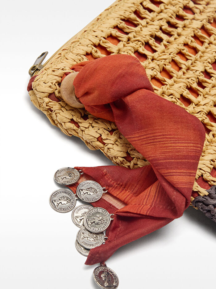 Hasır Efektli Charmlı El Çantası