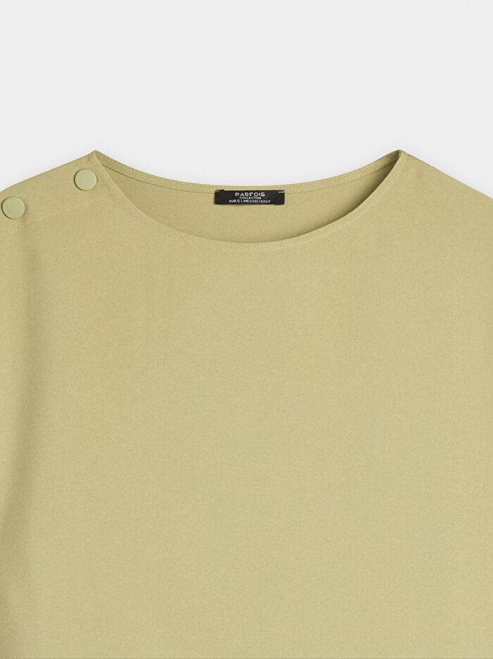 Düğme Detaylı T-Shirt