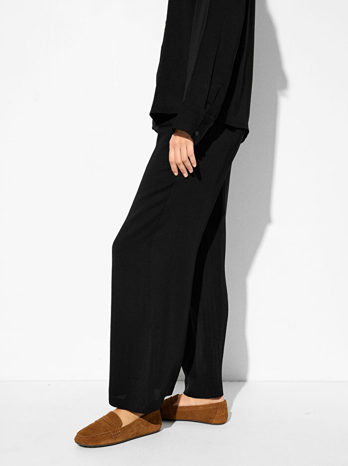 Elastik Bel Bantlı Bol Kesim Pantolon