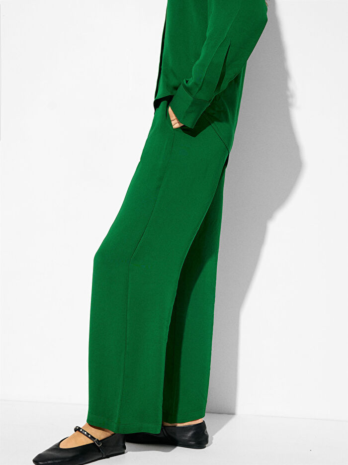 Elastik Bel Bantlı Bol Kesim Pantolon