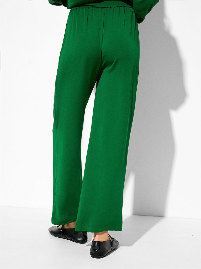 Elastik Bel Bantlı Bol Kesim Pantolon