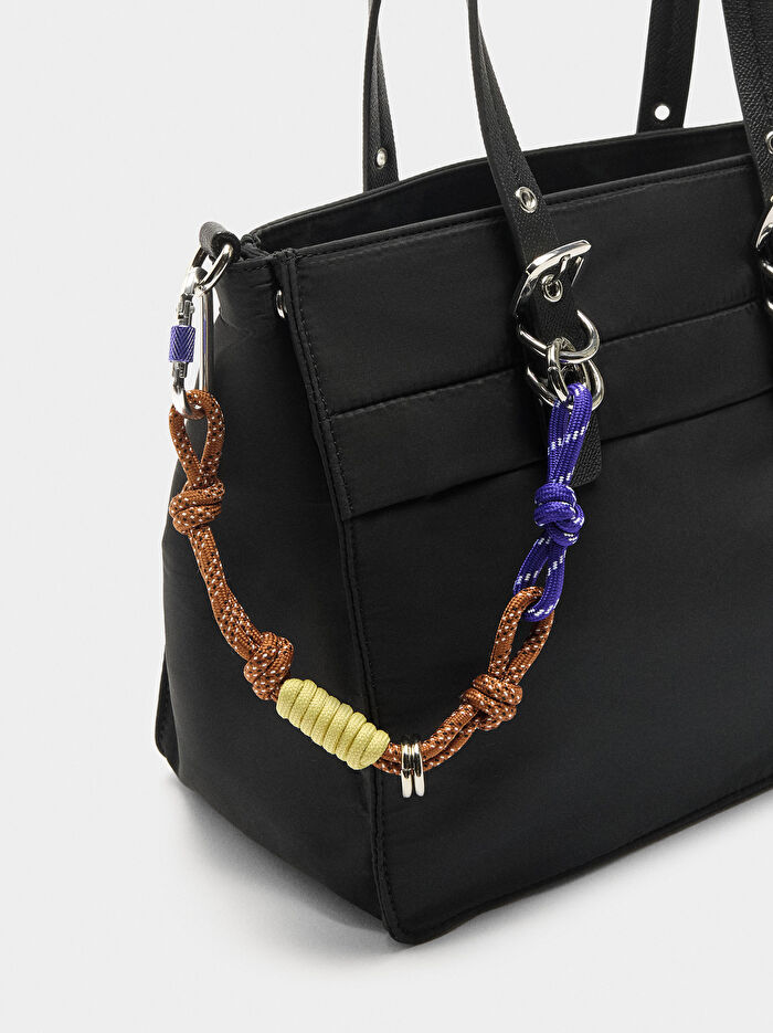 Charm’lı Teknik Kumaş Tote Çanta