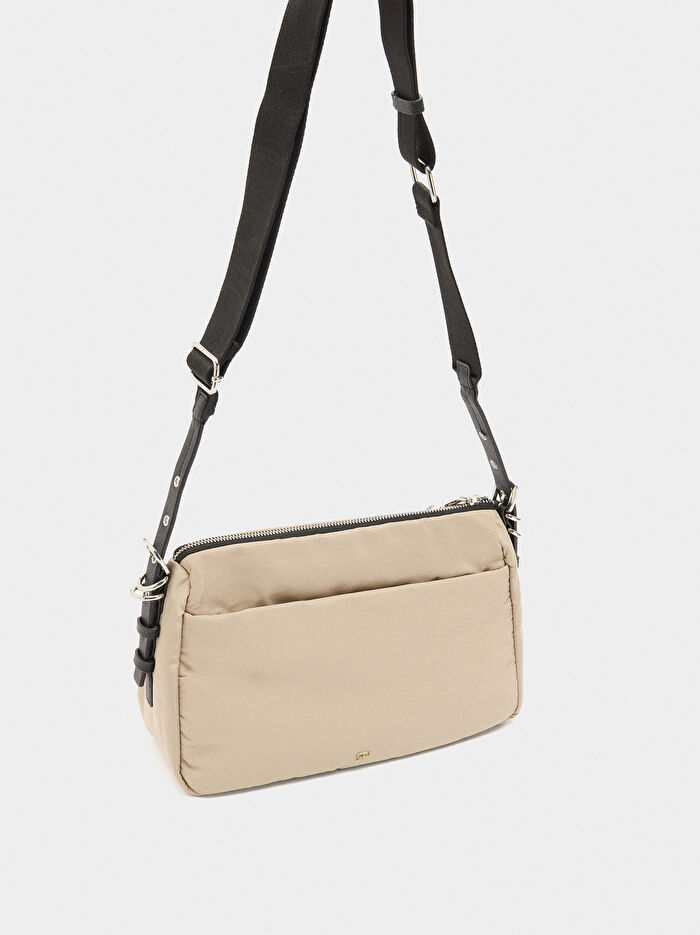 Charm'lı Teknik Kumaş Çapraz Çanta