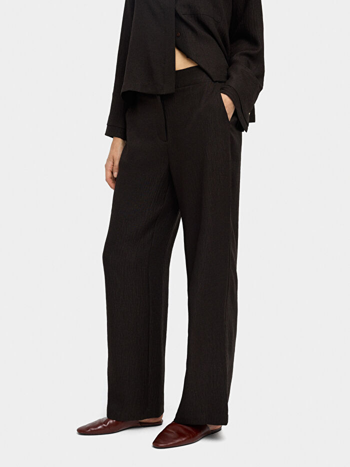 Buruşuk Görünümlü Dökümlü Pantolon