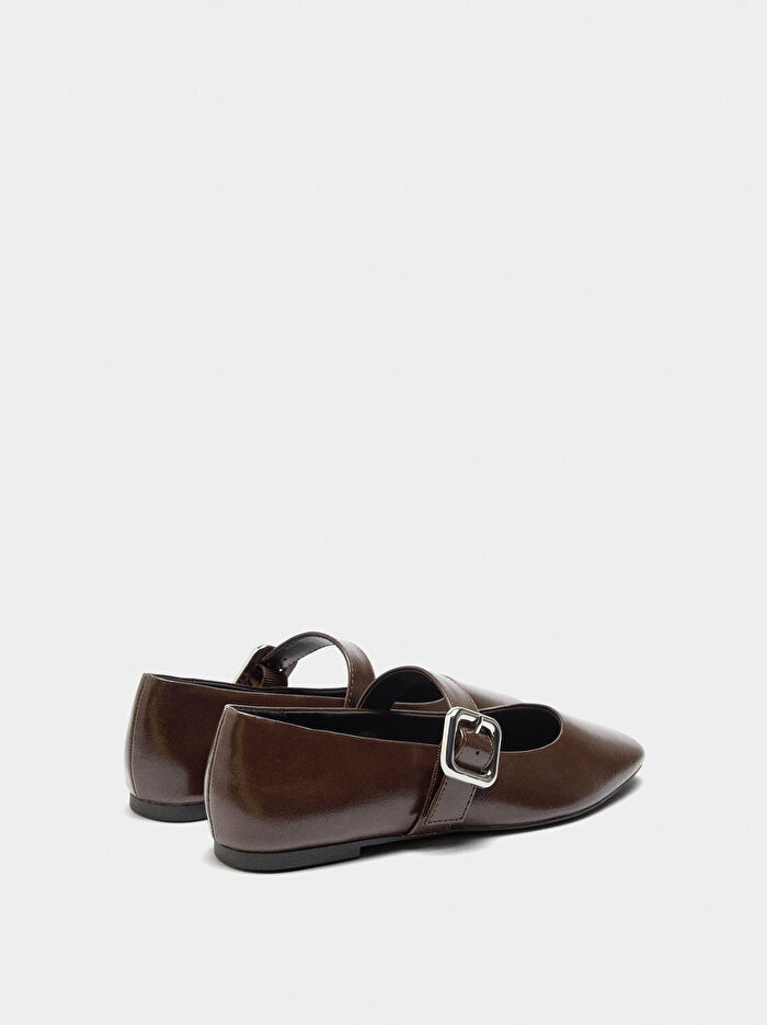 Bantlı ve Kare Tokalı Babet