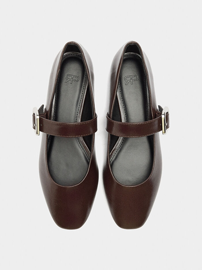 Bantlı ve Kare Tokalı Babet