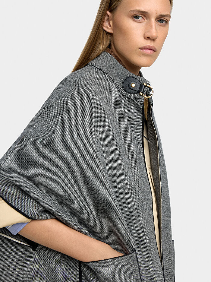 Dikiş Detaylı Örme Panço