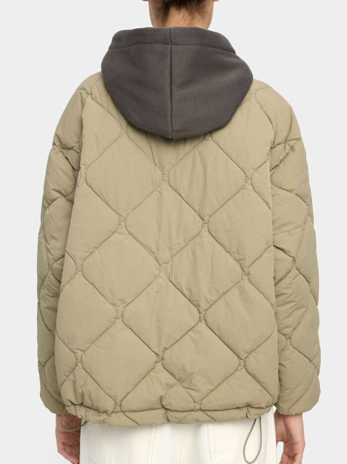 Çıkarılabilir Kapüşonlu Kapitone Ceket