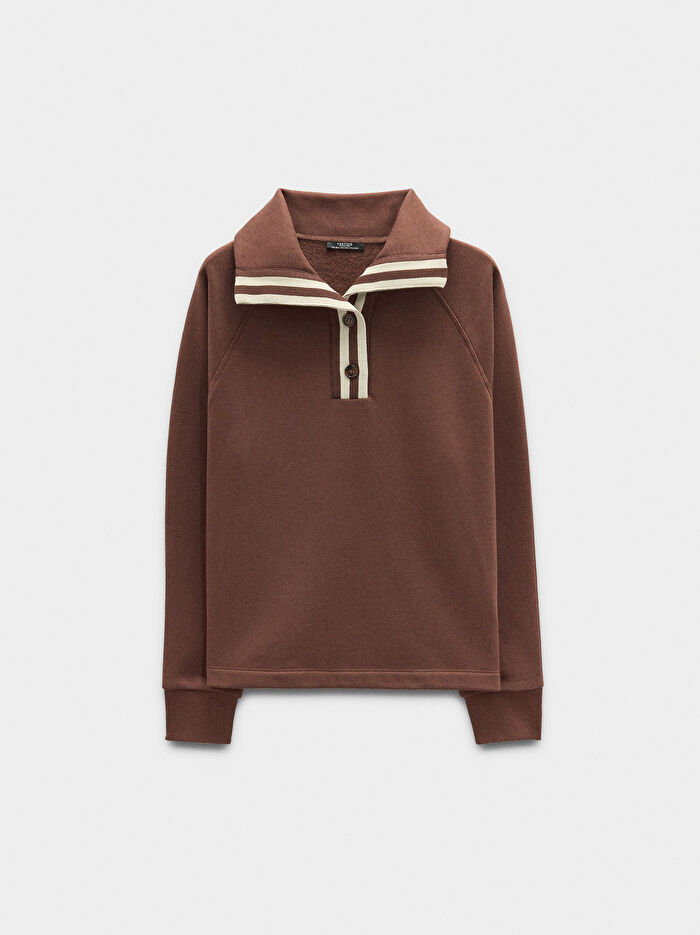 Polo Yakalı ve Çizgili Sweatshirt