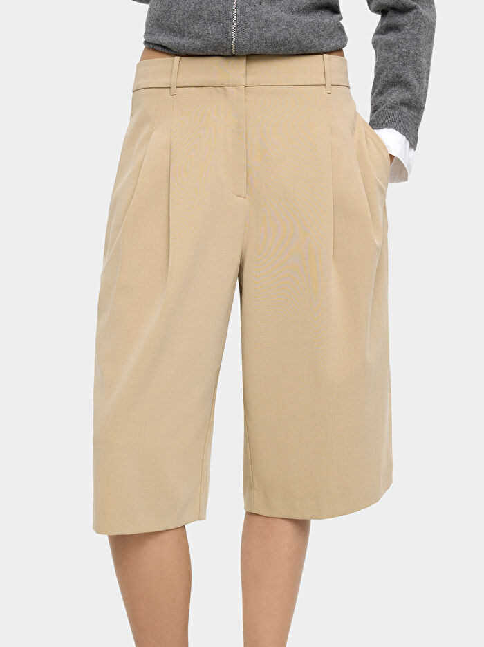 Pileli Bermuda Şort