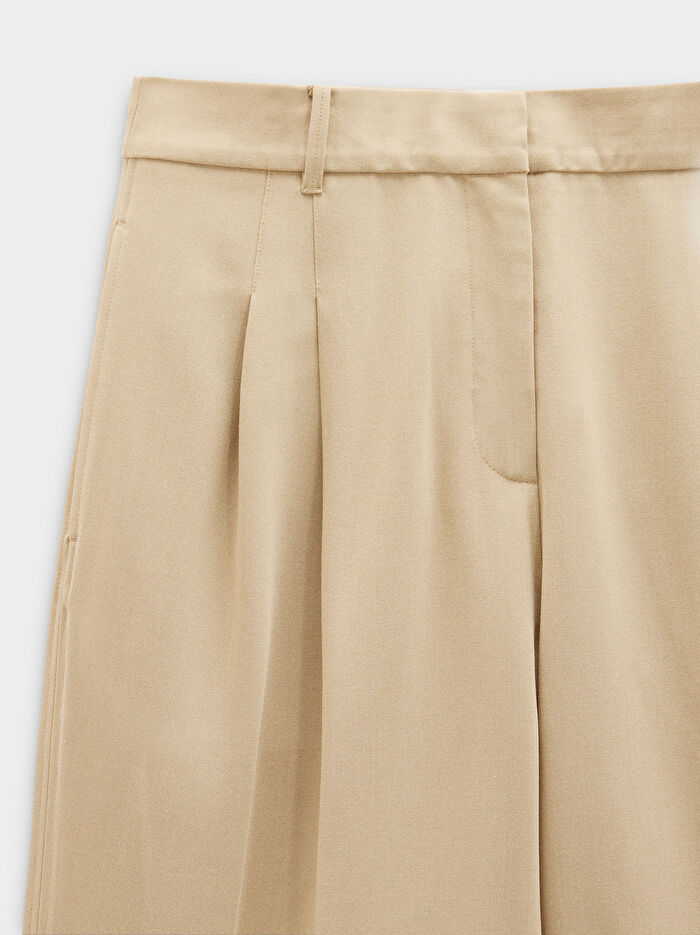 Pileli Bermuda Şort