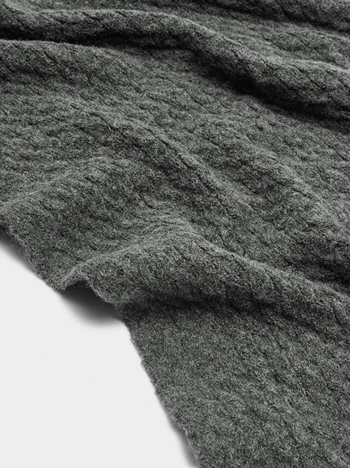 Kabartmalı Detaylı Atkı