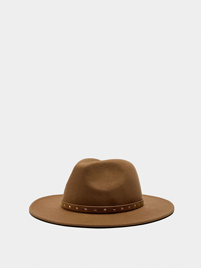 Kemerli ve Zımba Detaylı Yün Şapka