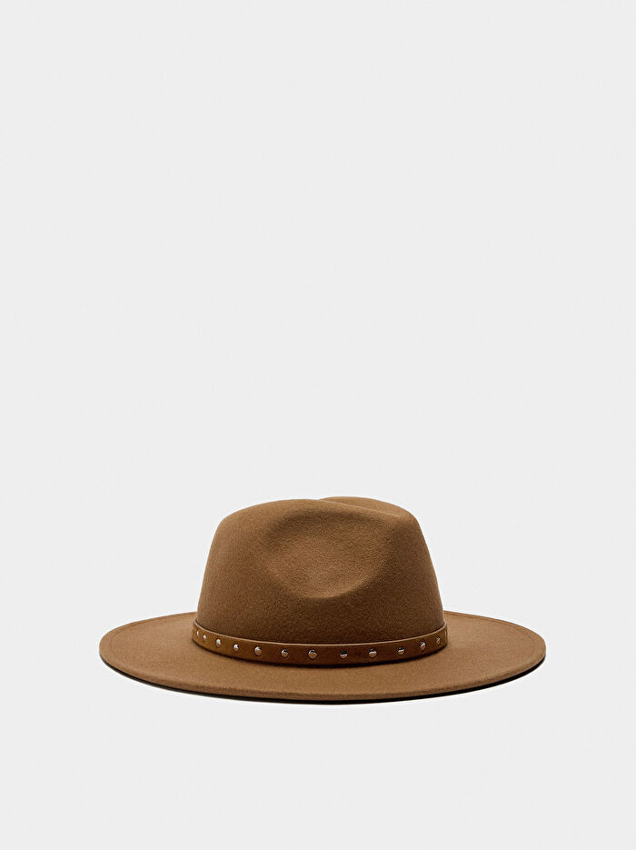 Kemerli ve Zımba Detaylı Yün Şapka