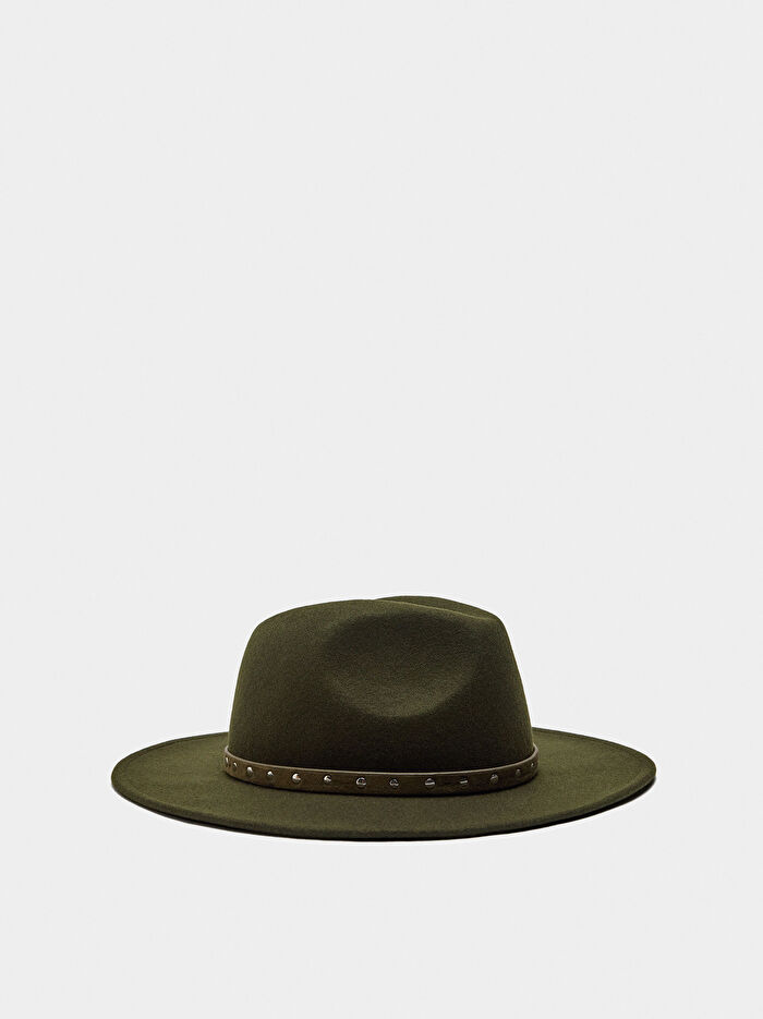 Kemerli ve Zımba Detaylı Yün Şapka