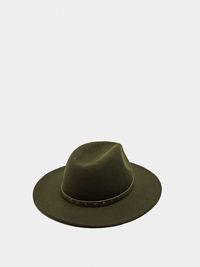 Kemerli ve Zımba Detaylı Yün Şapka