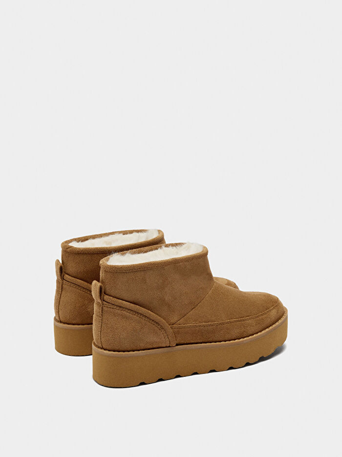 Astarlı Deri Efektli Bilekte Bot