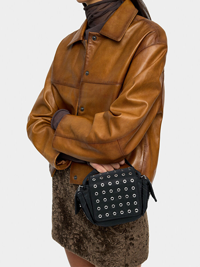 Zımba Detaylı Teknik Kumaş Çapraz Çanta