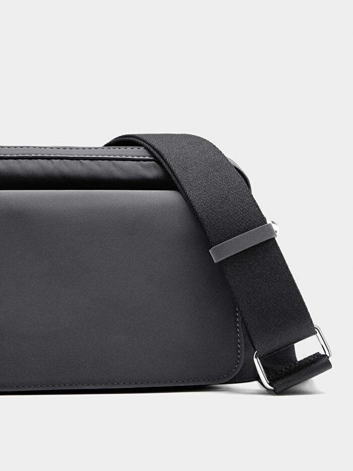 Kapaklı Teknik Kumaş Çapraz Askılı Çanta