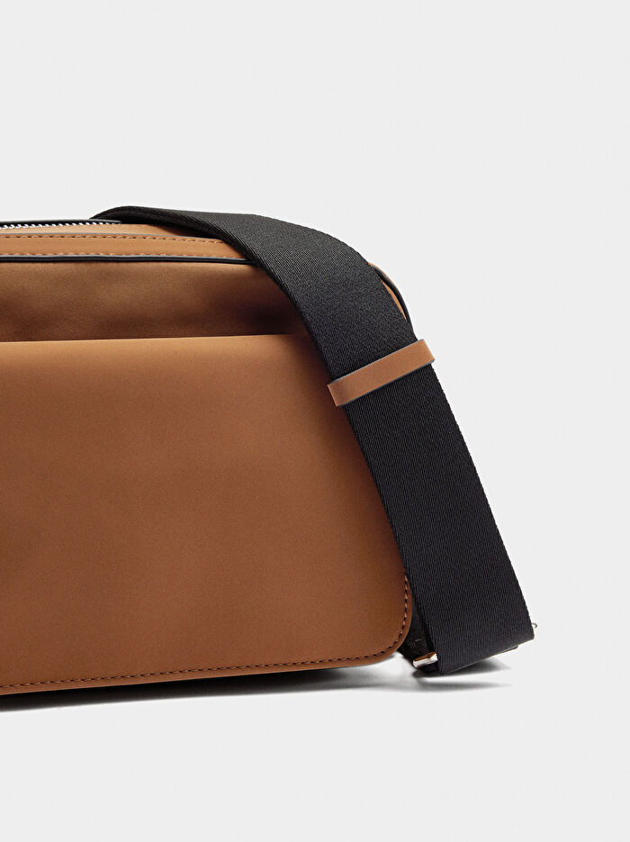 Kapaklı Teknik Kumaş Çapraz Askılı Çanta