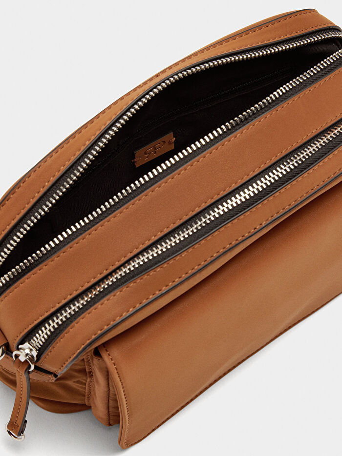 Kapaklı Teknik Kumaş Çapraz Askılı Çanta