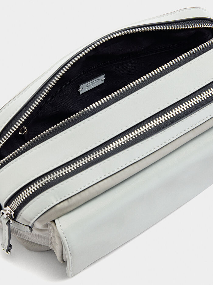 Kapaklı Teknik Kumaş Çapraz Askılı Çanta