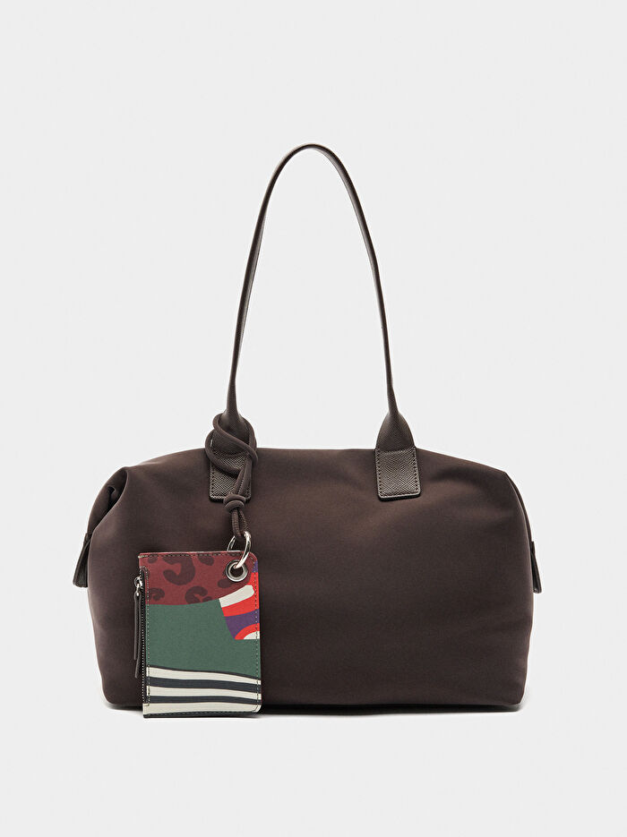 Yumuşak Dokulu ve Charm'lı Shopper Çanta