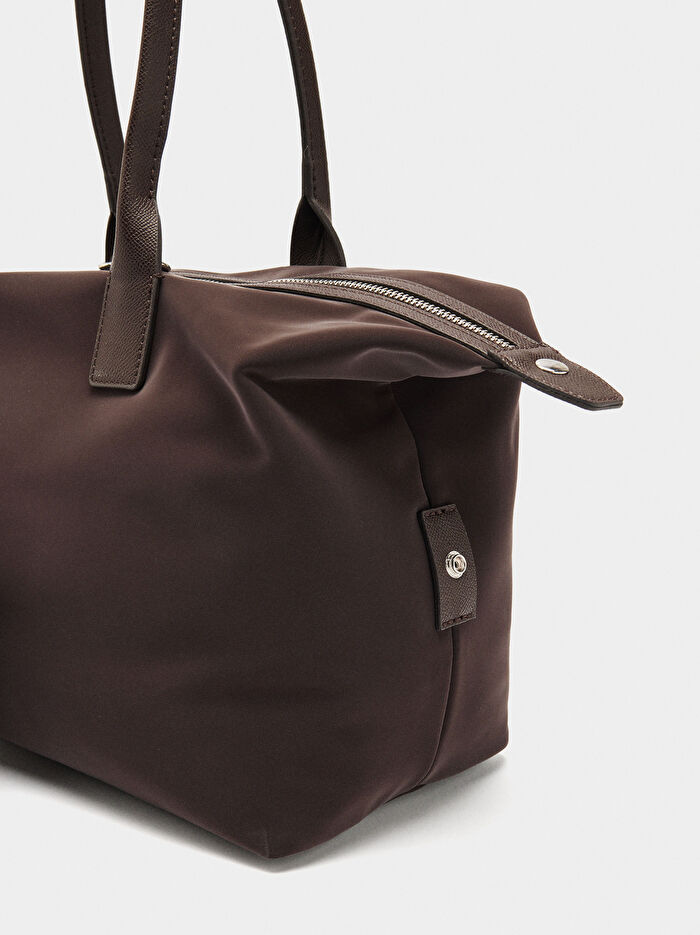 Yumuşak Dokulu ve Charm'lı Shopper Çanta