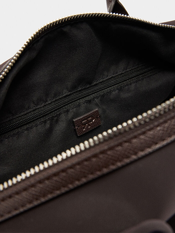 Yumuşak Dokulu ve Charm'lı Shopper Çanta