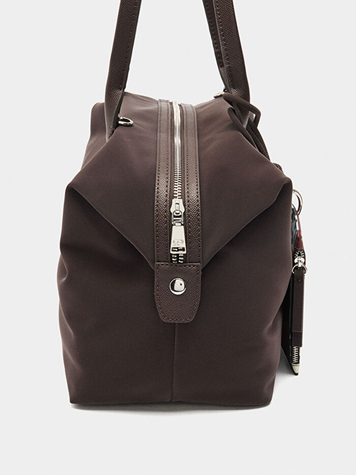 Yumuşak Dokulu ve Charm'lı Shopper Çanta